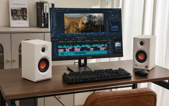 Edifier MR3 Powered Studio Monitor Speakers